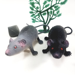 Reptile World 5 Piece Plastic Family Of Rats Scary Fake Rat Toy
